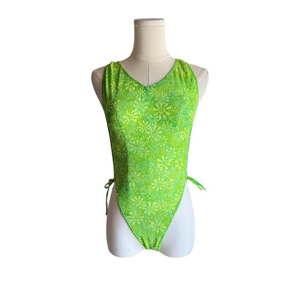 Solar tan throughgreen floral print